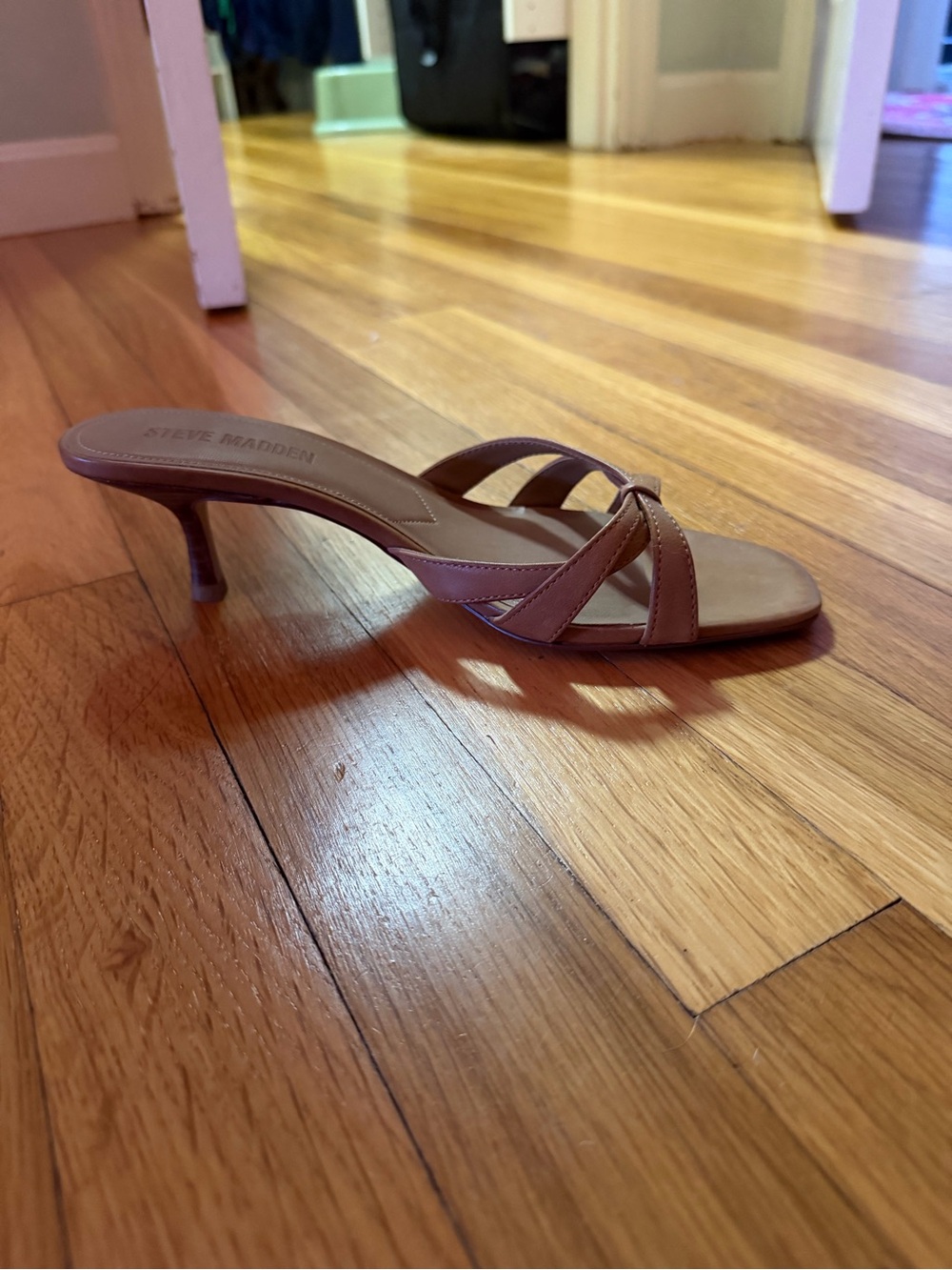 Steve Madden Tan Knotted Strap Kitten Heels - Picture 2 of 4